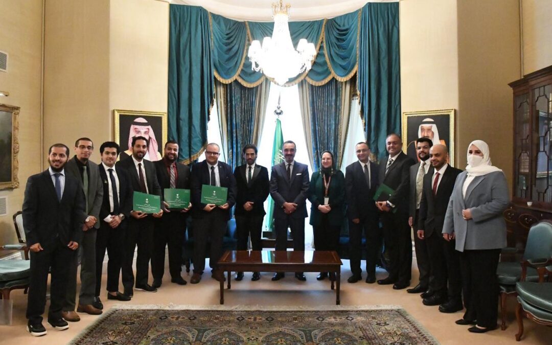 سمو السفير يلتقي أعضاء اللجنة الاستشارية للملحق الثقافي السعودي بالمملكة المتحدة